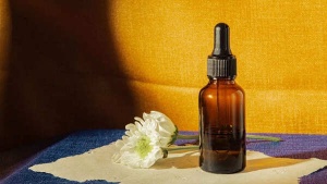 Hair Oil vs. Hair Serum: Choosing the Right Treatment for Your Hair Type and Needs