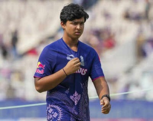 IPL Sensation: 14-Year-Old Vaibhav Suryavanshi Impresses Ambati Rayudu, Receives Crucial Advice
Hoặc
Cricket Prodigy Vaibhav Suryavanshi, 14, Hailed by Rayudu: 