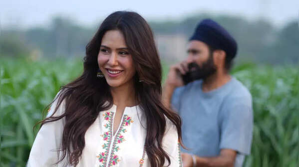 Sonam Bajwa's natural and radiant makeup