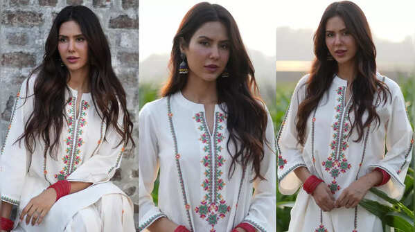 Sonam Bajwa accessorizing her ethnic outfit