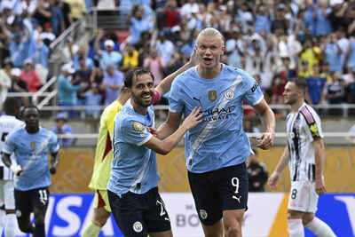 Haaland and Silva celebrate a goal for Manchester City