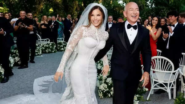 Lauren Sanchez in her breathtaking Dolce & Gabbana wedding gown.