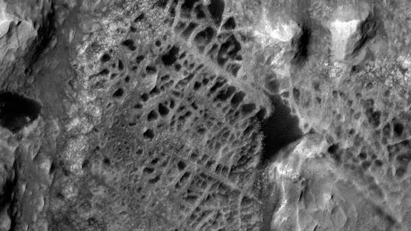 Close-up view of Martian spiderwebs captured by Curiosity rover