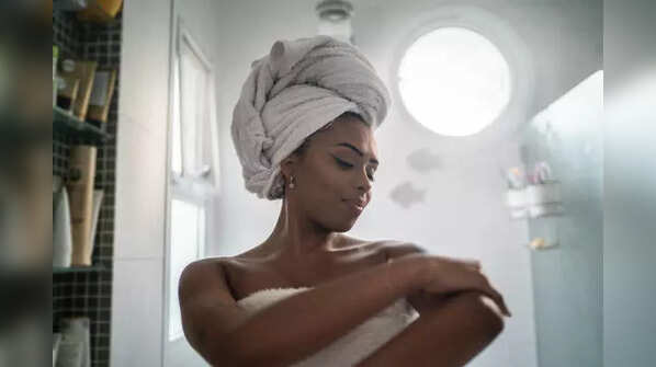 Damp towel for hair oil absorption