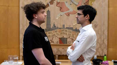 Anish Giri and Hans Niemann interacting.