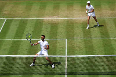Yuki Bhambri forehand at Wimbledon 2025