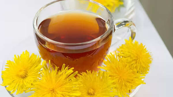 Detoxifying dandelion tea for liver health